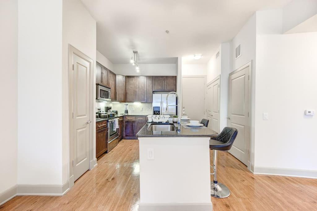 Chic 1Br Near Nrg With Pool Wifi Freeparking Apartman Houston Kültér fotó