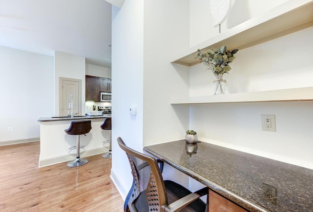 Chic 1Br Near Nrg With Pool Wifi Freeparking Apartman Houston Kültér fotó