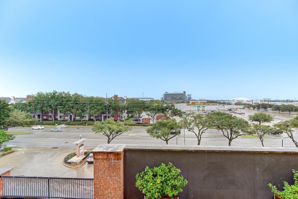 Chic 1Br Near Nrg With Pool Wifi Freeparking Apartman Houston Kültér fotó