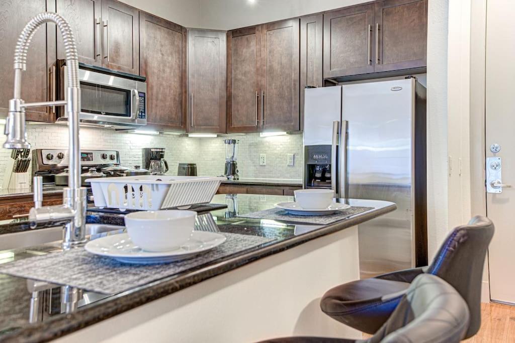 Chic 1Br Near Nrg With Pool Wifi Freeparking Apartman Houston Kültér fotó