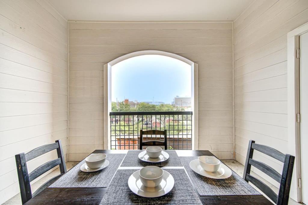 Chic 1Br Near Nrg With Pool Wifi Freeparking Apartman Houston Kültér fotó