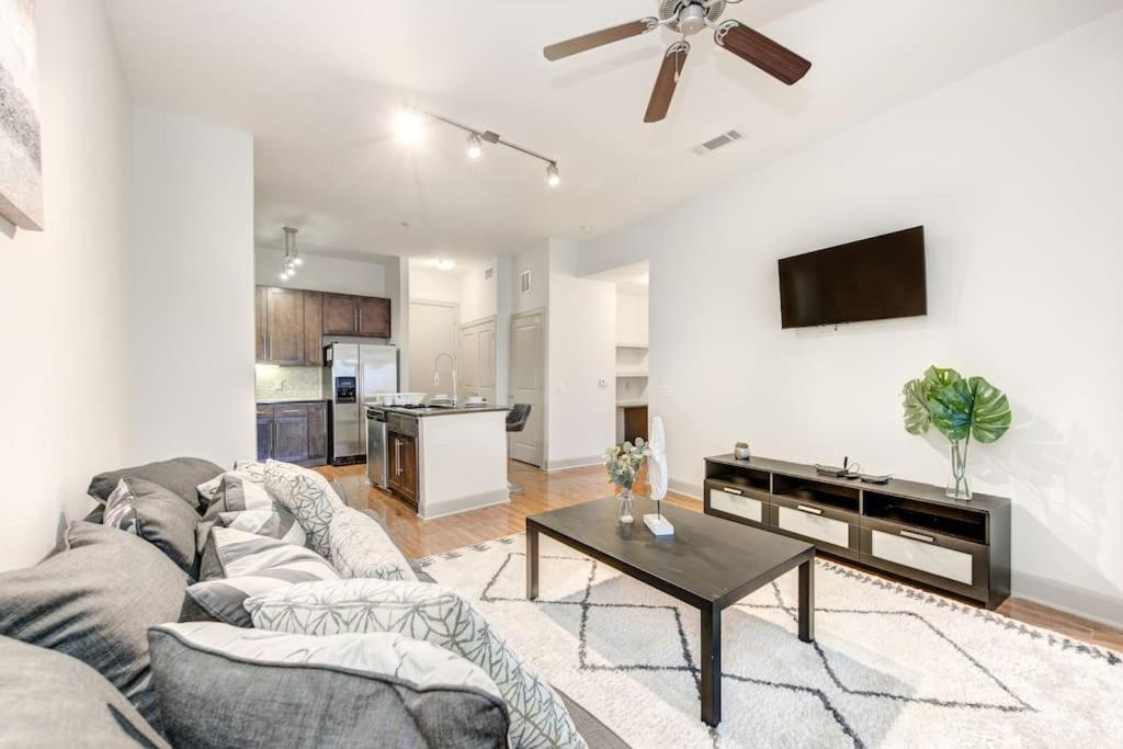Chic 1Br Near Nrg With Pool Wifi Freeparking Apartman Houston Kültér fotó